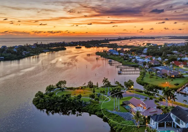 3rd image of 321 Lookout Point Dr, Osprey, FL 34229 | MLS# A4697345