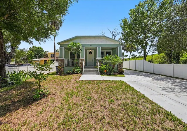 Photo 2 of Single family home for sale at 701 E Hollywood St, Tampa, FL 33604 | MLS# TB8520199 | Listing updated on 2026-09-21