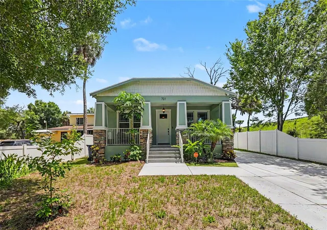 Photo 2 of Single family home for sale at 701 E Hollywood St, Tampa, FL 33604 | MLS# TB8520199 | Listing updated on 2026-07-19
