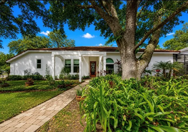 Photo 3 of Single family home for sale at 5204 Green Forest Ct, Tampa, FL 33647 | MLS# TB8520236 | Listing updated on 2026-08-15