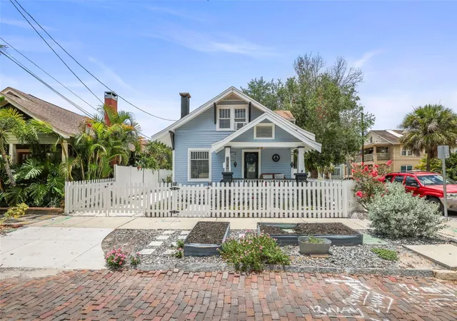 Photo 1 of Single family home for sale at 634 6th Street N, Saint Petersburg, FL 33701 | MLS# TB8520240 | Listing updated on 2026-09-18