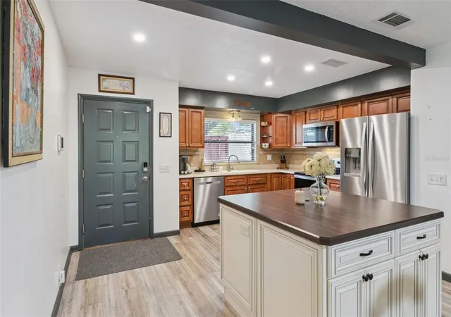Photo 4 of Townhouse for sale at 664 Clubhouse Rd, Winter Haven, FL 33884 | MLS# P4939078 | Listing updated on 2026-06-20