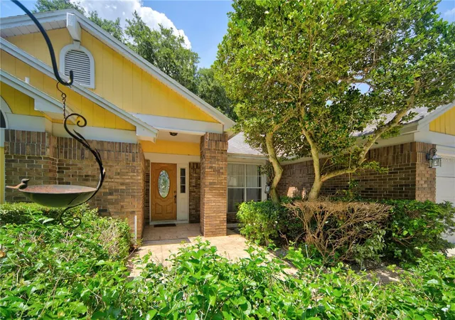 Photo 3 of Sale Pending at 2600 Clementon Park Ct, Orlando, FL 32835 | MLS# O6417728 | Listing updated on 2026-08-19