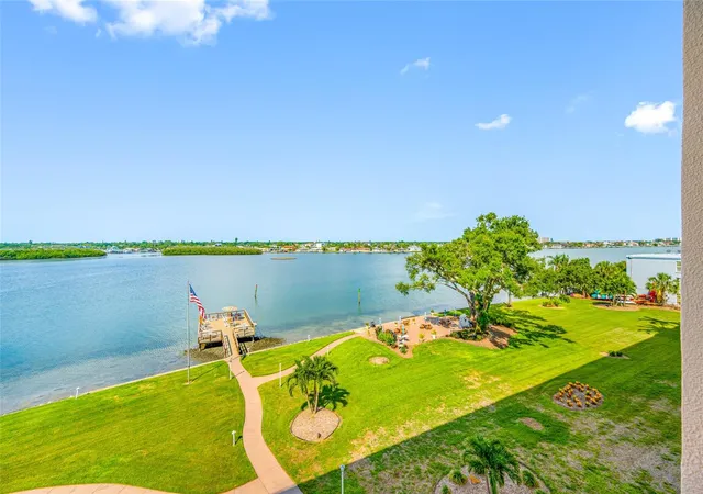 2nd image of 1847 Shore Dr S, ST PETERSBURG, FL 33707