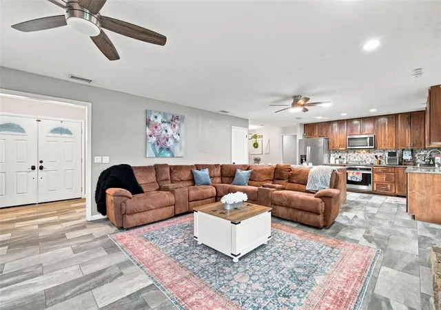 Photo 3 of Sale Pending at 2901 Beagle Pl, Seffner, FL 33584 | MLS# TB8520288 | Listing updated on 2026-09-20