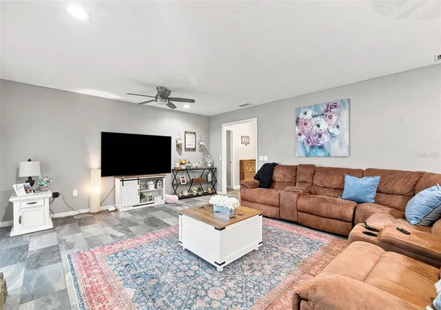 Photo 4 of Sale Pending at 2901 Beagle Pl, Seffner, FL 33584 | MLS# TB8520288 | Listing updated on 2026-09-20