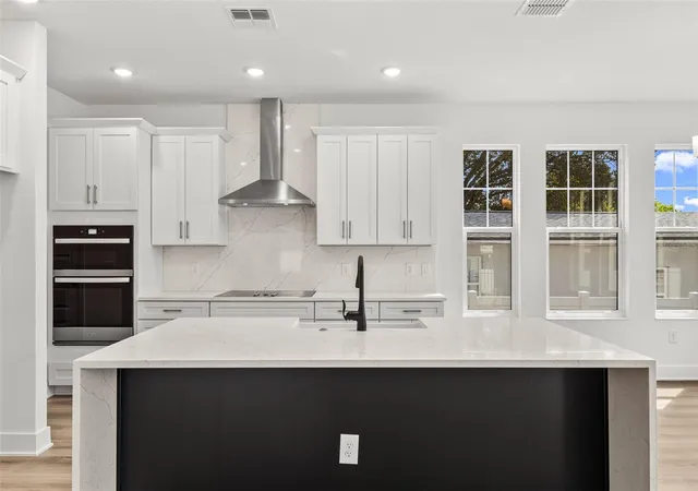 Photo 3 of Single family home for sale at 324 37th Avenue, St Petersburg, FL 33704 | MLS# TB8520292 | Listing updated on 2026-10-08