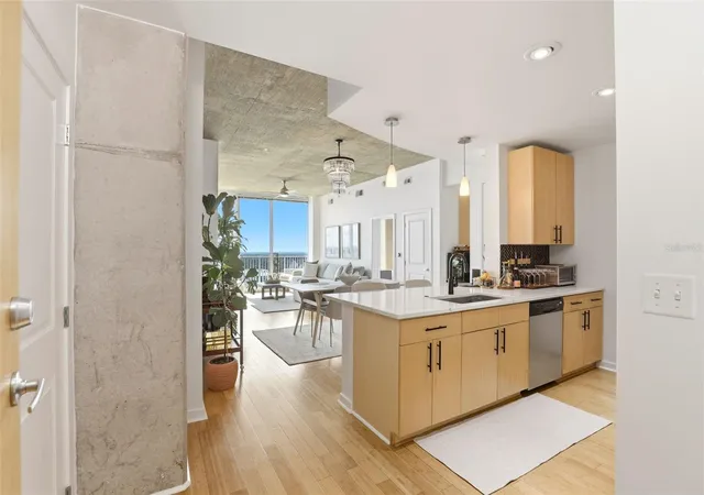 5th image of 155 S Court Ave #2705, Orlando, FL 32801 | MLS# O6417772