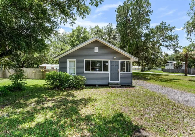 Photo 1 of Single family home for sale at 302 Park Ave, Hastings, FL 32145 | MLS# V4949712 | Listing updated on 2026-06-18