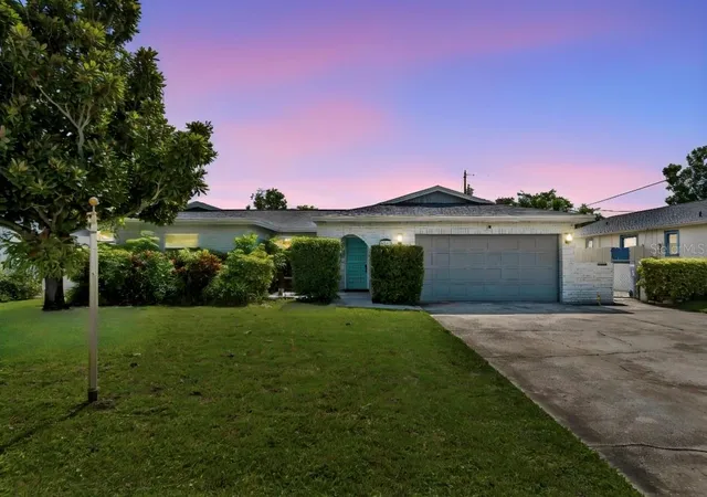 Photo 1 of Single family home for sale at 5127 Caesar Way S, Saint Petersburg, FL 33712 | MLS# TB8520333 | Listing updated on 2026-08-05