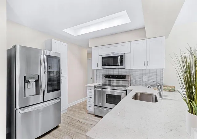 Photo 3 of Single family home for sale at 5127 Caesar Way S, Saint Petersburg, FL 33712 | MLS# TB8520333 | Listing updated on 2026-08-05
