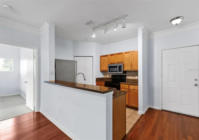 5th image of 4207 S Dale Mabry Hwy #5310, Tampa, FL 33611 | MLS# TB8520361
