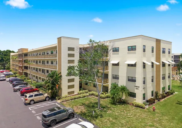 2nd image of 6070 80Th St N, St. Petersburg, FL 33709