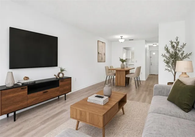 4th image of 6070 80Th St N, St. Petersburg, FL 33709