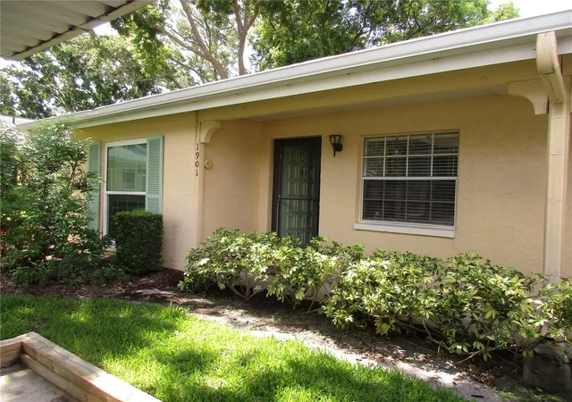 3rd image of 2465 Northside Dr #1901, Clearwater, FL 33761 | MLS# TB8520372