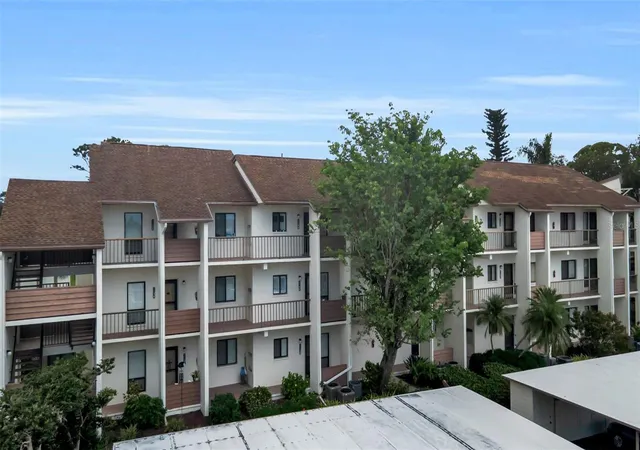 2nd image of 1142 Bird Bay Wy #301, Venice, FL 34285 | MLS# A4697402