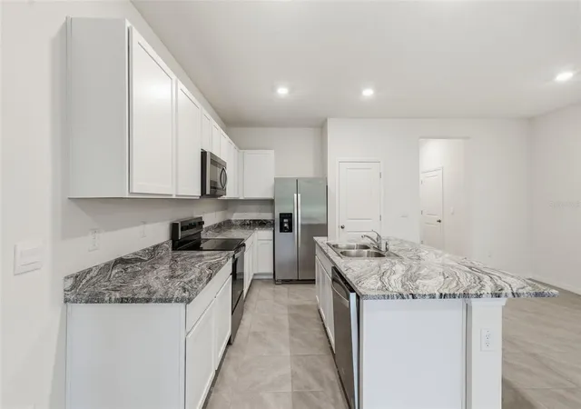 Photo 4 of Townhouse for sale at 5005 Gilded Bard Ct, Wimauma, FL 33598 | MLS# TB8520389 | Listing updated on 2026-09-23