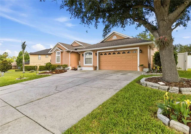 Photo 3 of Sale Pending at 1085 Chase Dr, Winter Garden, FL 34787 | MLS# O6417827 | Listing updated on 2026-09-02