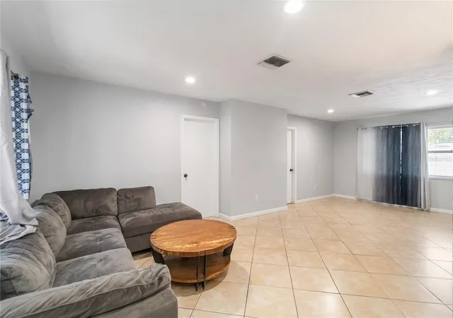 Homes for sale in Deltona, FL | 1624 Bloomfield Ave, Deltona, FL 32725 | MLS# O6417838