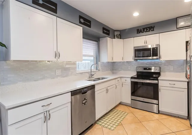 Homes for sale in Deltona, FL | 1624 Bloomfield Ave, Deltona, FL 32725 | MLS# O6417838
