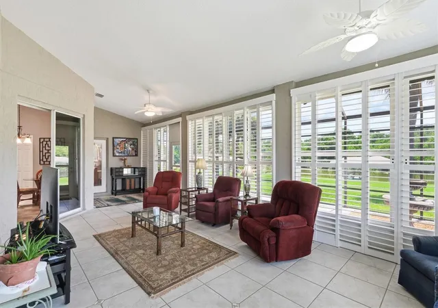 4th image of 6042 Landings Blvd, Lady Lake, FL 32159 | MLS# OM726877