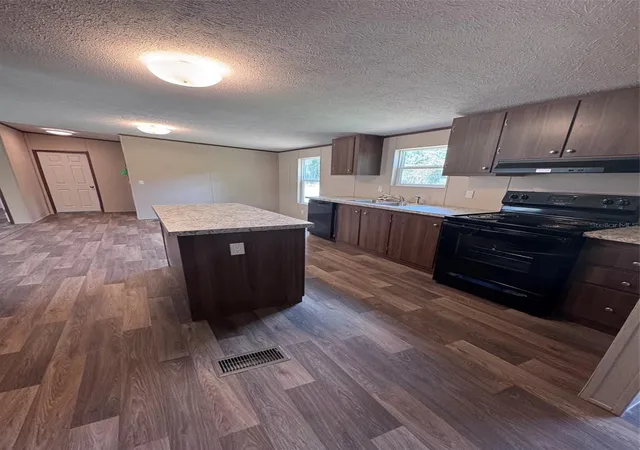Photo 13 of Manufactured home for sale at 11801 NW 20th Street, OCALA, FL 34482 | MLS# OM726883 | Listing updated on 2026-07-10