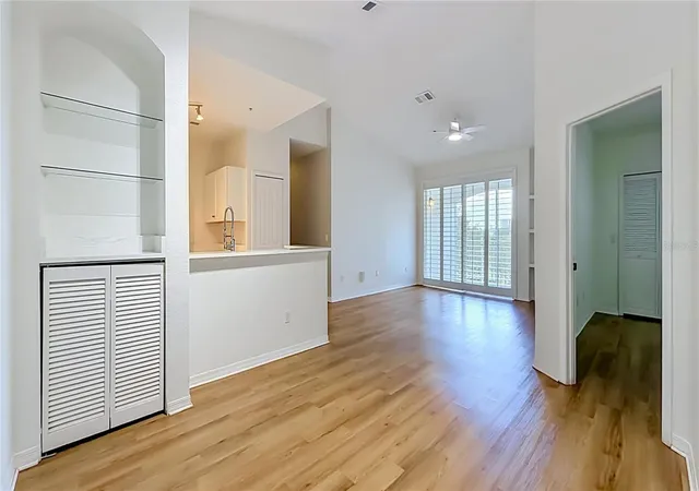 Listing Photo 3 - Condo for sale in building located at 2615 Maitland Xing Wy, Orlando, FL 32810 - Unit #303