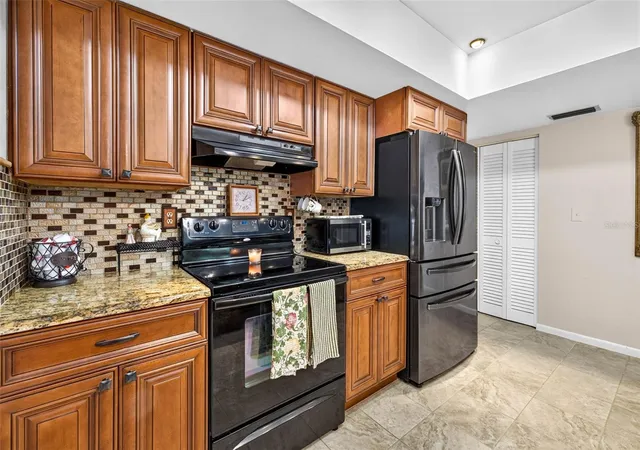 Homes for sale in Lutz, FL | 910 Hillside Dr, Lutz, FL 33549 | MLS# TB8520451