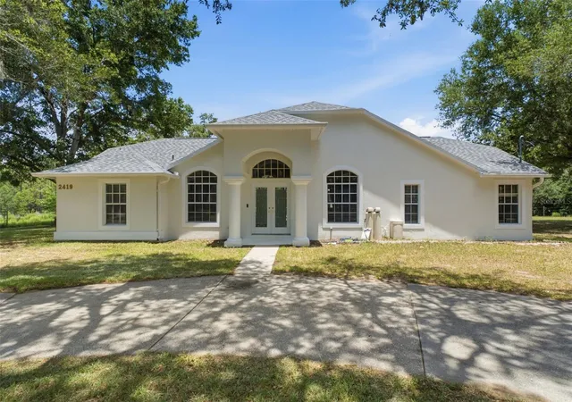 Homes for sale in Inverness, FL | 2419 E Stage Coach Trl, Inverness, FL 34452 | MLS# W7886836