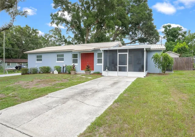 Homes for sale in Fruitland Park, FL | 709 Cindy Ave, Fruitland Park, FL 34731 | MLS# G5113956