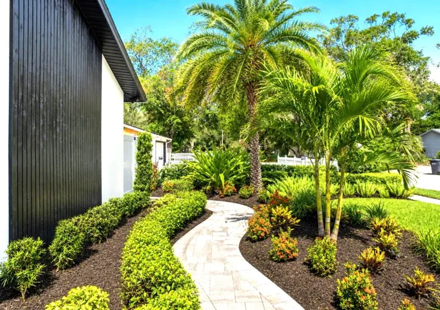 Photo 4 of Single family home for sale at 906 Samy Dr, Tampa, FL 33613 | MLS# TB8520492 | Listing updated on 2026-09-27