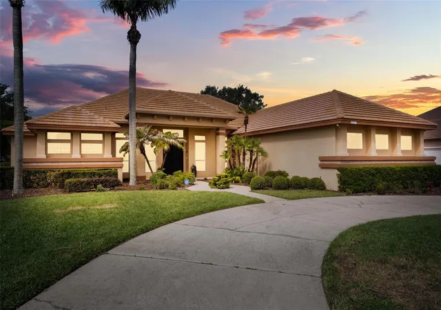 Photo 2 of Single family home for sale at 11217 Willow Gdns Dr, Windermere, FL 34786 | MLS# O6417903 | Listing updated on 2026-08-31