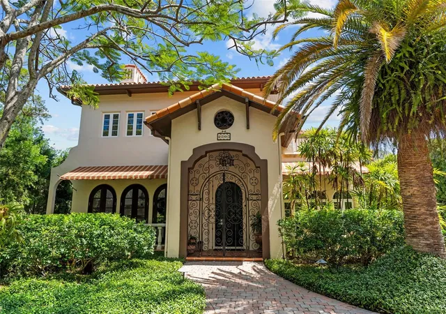 2nd image of 4803 W Woodmere Rd, Tampa, FL 33609 | MLS# TB8520503
