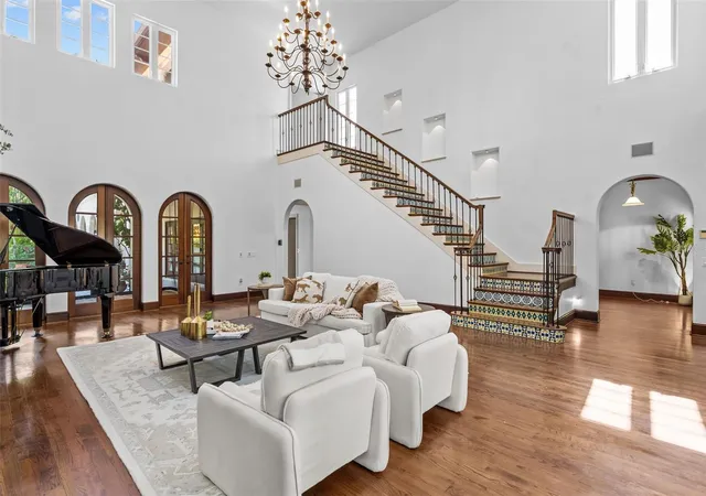 4th image of 4803 W Woodmere Rd, Tampa, FL 33609 | MLS# TB8520503