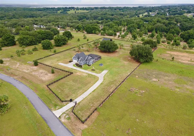 Photo 3 of Single family home for sale at 5509 Nantahala Ln, Lady Lake, FL 32159 | MLS# G5113958 | Listing updated on 2026-10-06