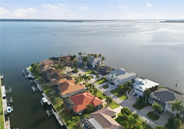 Photo 3 of Single family home for sale at 2139 Palm Tree Dr, Punta Gorda, FL 33950 | MLS# C7527490 | Listing updated on 2026-09-03