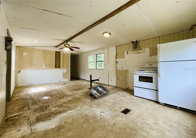 Homes for sale in Bell, FL | 7809 Sw 12Th Pl, Bell, FL 32619 | MLS# GC541296