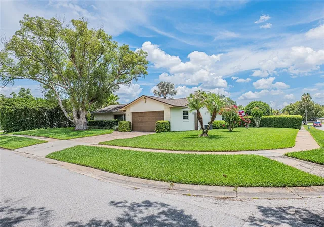 Photo 4 of Single family home for sale at 741 Brookside Rd, Maitland, FL 32751 | MLS# S5152100 | Listing updated on 2026-09-22