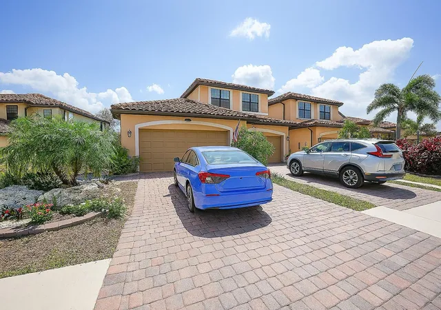 Photo 2 of Condo for sale at 20071 Ragazza Cir #101, Venice, FL 34293 | MLS# C7527492 | Listing updated on 2026-08-31