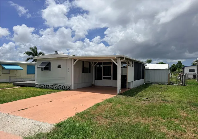2nd image of 208 50th Avenue Dr E, Bradenton, FL 34203 | MLS# A4697441