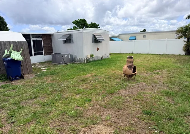 3rd image of 208 50Th Avenue Dr E, Bradenton, FL 34203 | MLS# A4697441