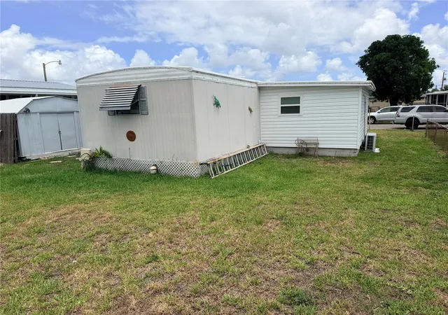 4th image of 208 50Th Avenue Dr E, Bradenton, FL 34203 | MLS# A4697441