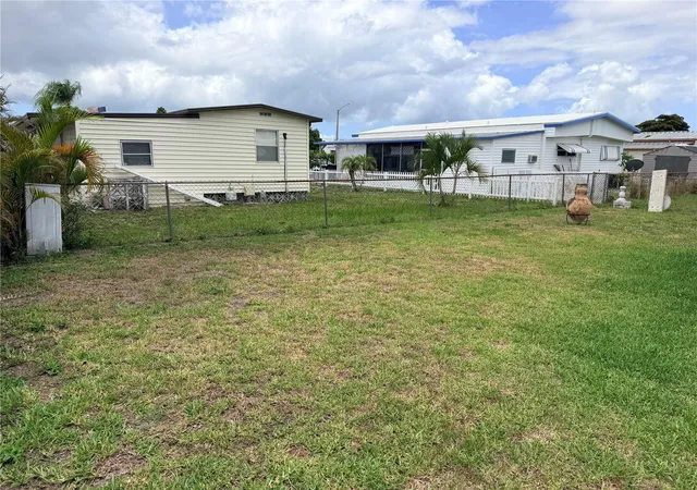 5th image of 208 50Th Avenue Dr E, Bradenton, FL 34203 | MLS# A4697441