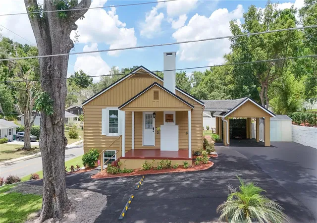 3rd image of 102 N Clayton St, Mount Dora, FL 32757 | MLS# G5113969