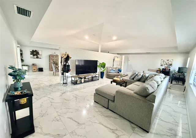 Photo 1 of Single family home for sale at 6004 Memorial Hwy, Tampa, FL 33615 | MLS# TB8520594 | Listing updated on 2026-08-13