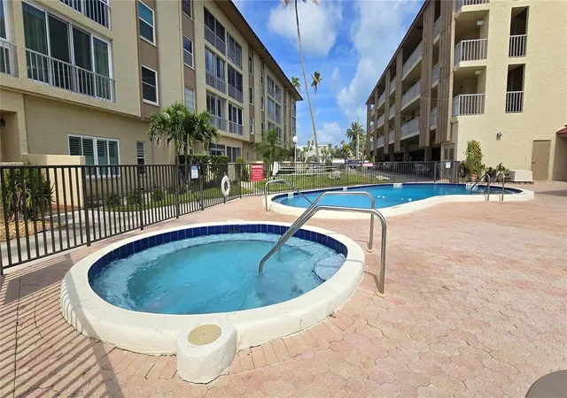 2nd image of 105 Island Wy, CLEARWATER BEACH, FL 33767