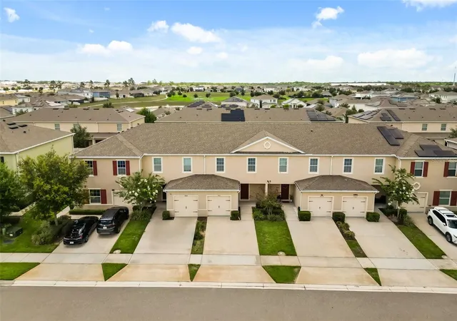 Photo 4 of Townhouse for sale at 9031 Wildflower Ln, Kissimmee, FL 34747 | MLS# O6417989 | Listing updated on 2026-08-29