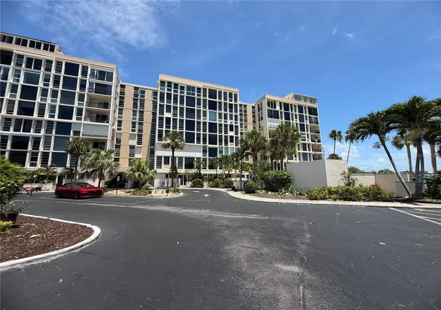 2nd image of 7400 Sun Island Dr S #111, South Pasadena, FL 33707 | MLS# OM726914