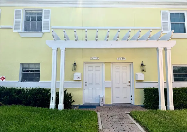 Townhouse for sale at 3751 Pompano Dr SE #3751, Saint Petersburg, FL 33705 | MLS# OM726916