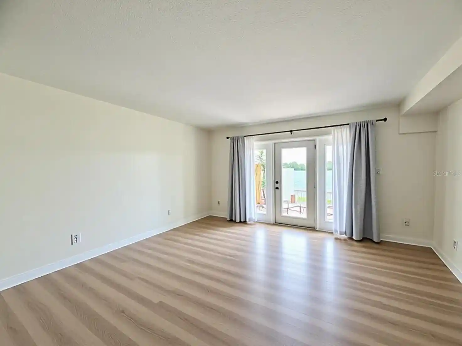 Listing Photo 2 - Condo for sale in 3751 Pompano Dr Se located at 3751 Pompano Dr Se, St. Petersburg, FL 33705 - Unit #3751